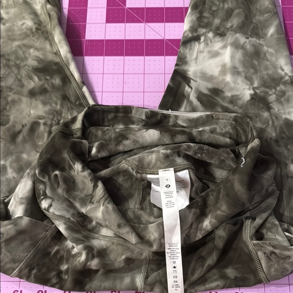 lululemon athletica Green and Gray Leggings with Artistic Design